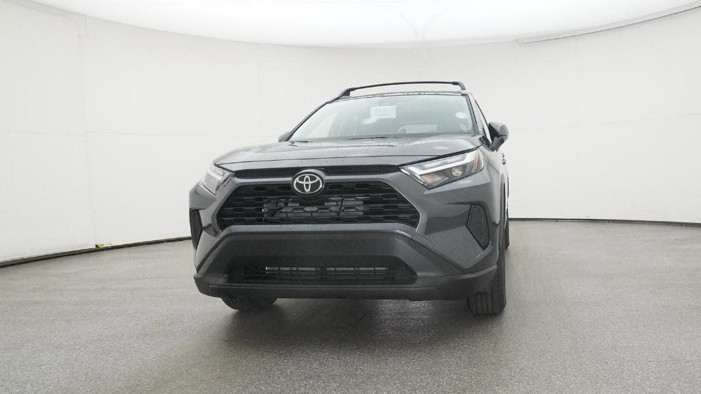 2025 Toyota RAV4 XLE 24