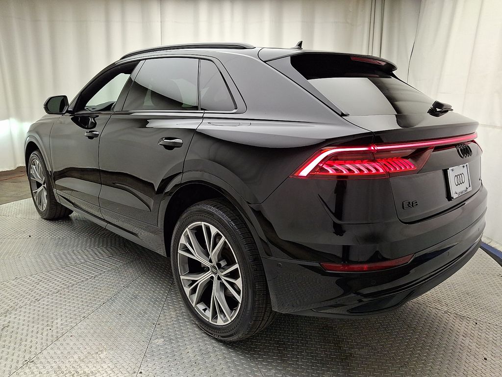 Thumbnail: 2021 Audi Q8 - 6