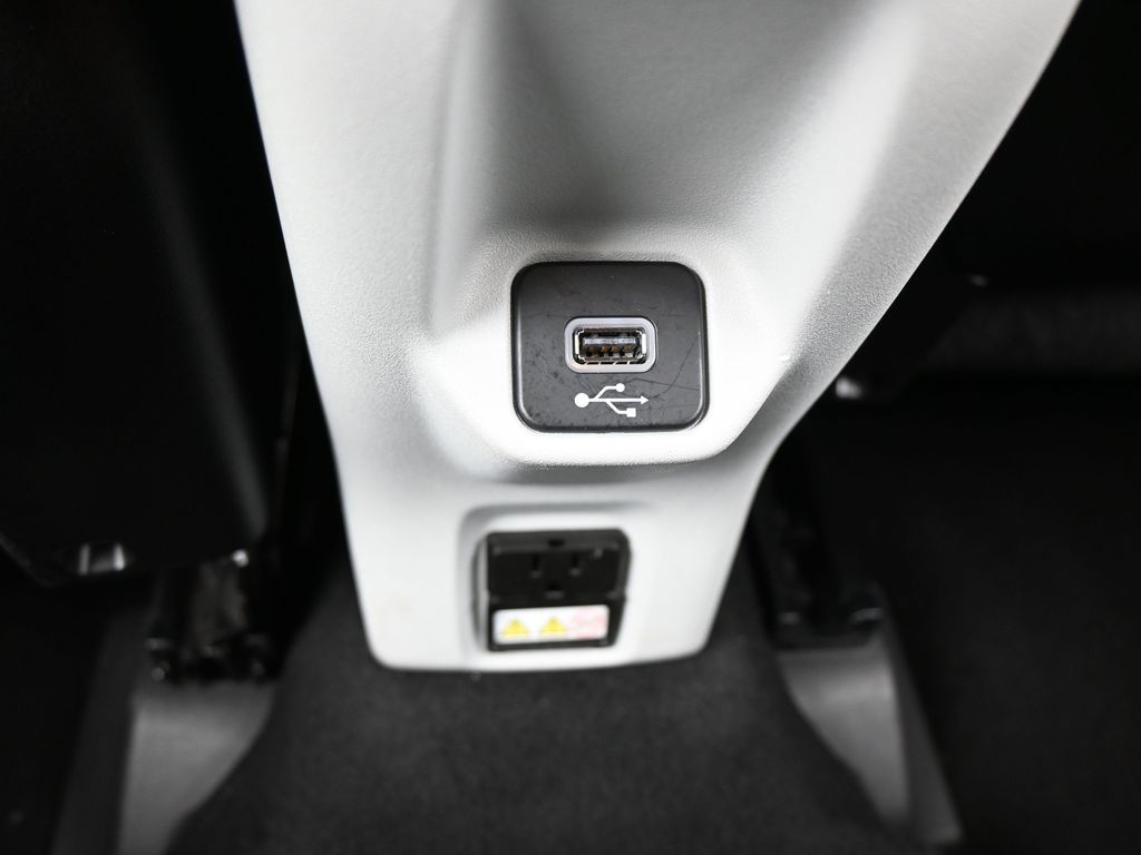 Used 2022 Black Clearcoat Jeep Latitude image 36