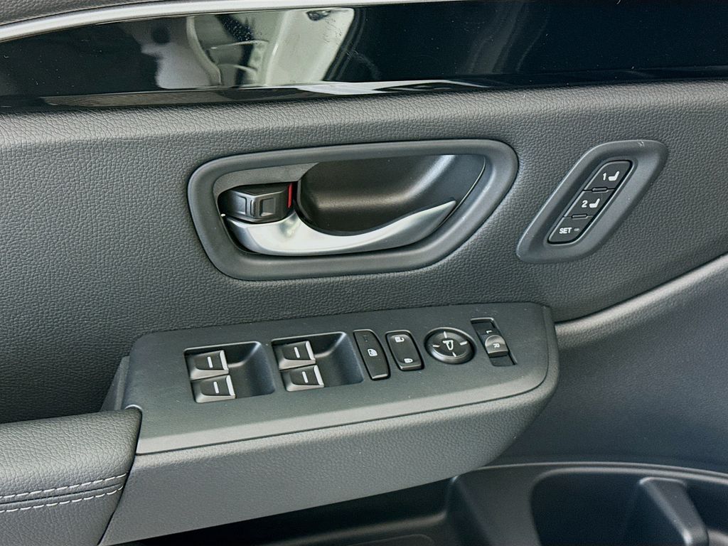 Thumbnail: 2026 Honda Pilot - 25