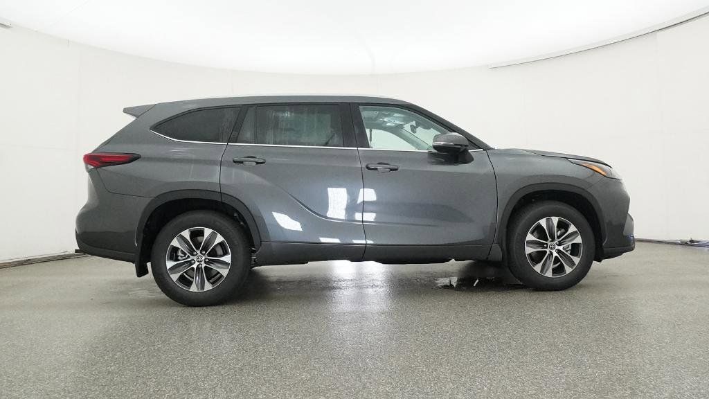 Thumbnail: 2025 Toyota Highlander - 17