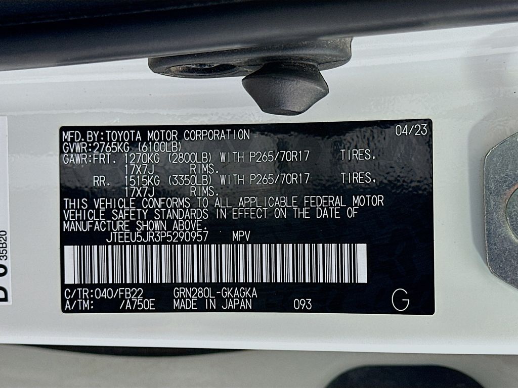 2023 Toyota 4Runner SR5 32