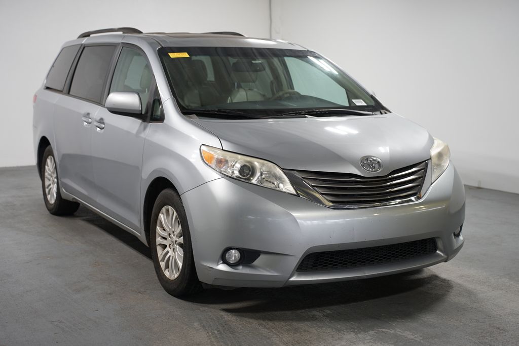 Thumbnail: 2011 Toyota Sienna - 3