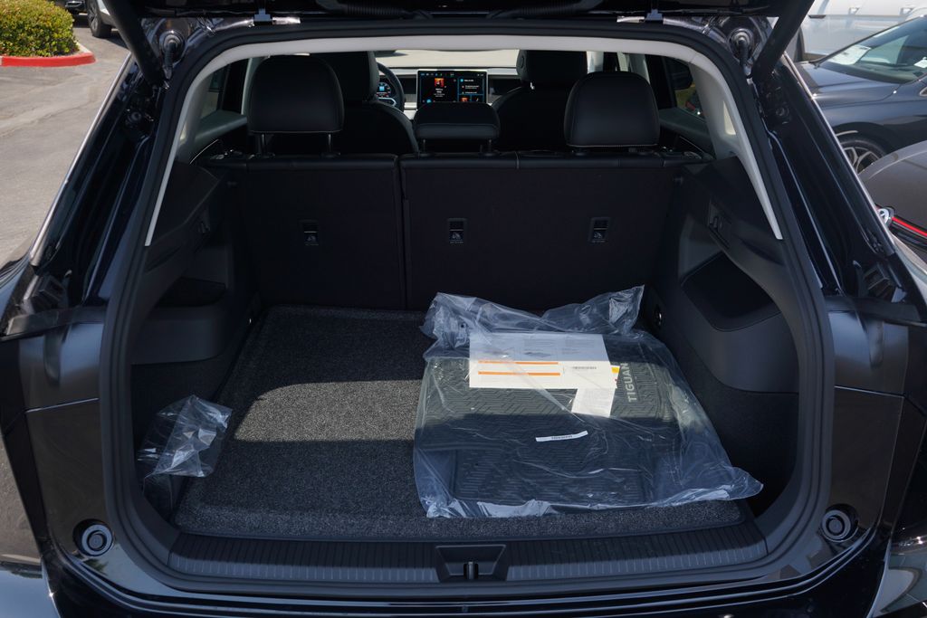 Thumbnail: 2025 Volkswagen Tiguan - 11