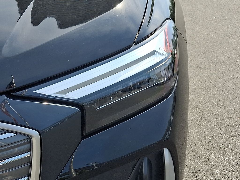 Thumbnail: 2023 Audi Q4 e-tron - 9