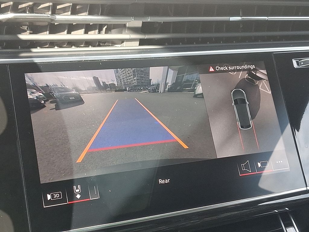 Thumbnail: 2024 Audi Q8 - 18