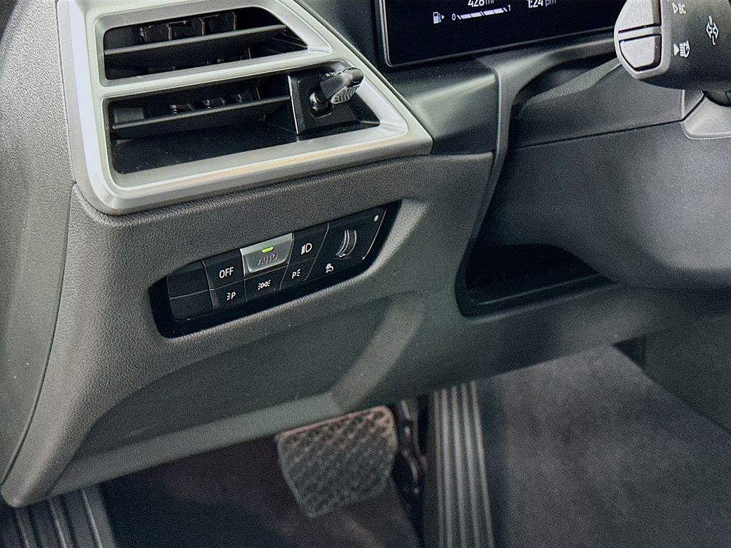 Thumbnail: 2025 BMW 3 Series - 10