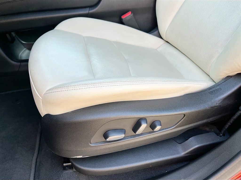 Used 2022 Red Cadillac Sport image 20
