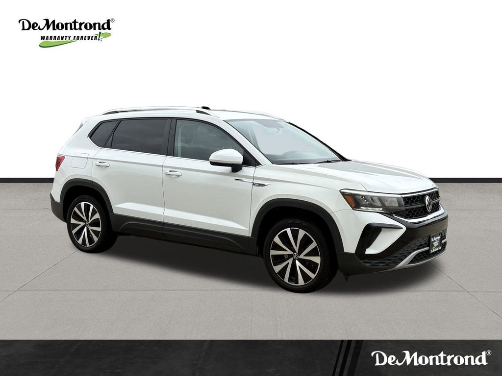 2022 Volkswagen Taos 1.5T SE White at DeMontrond Auto Country