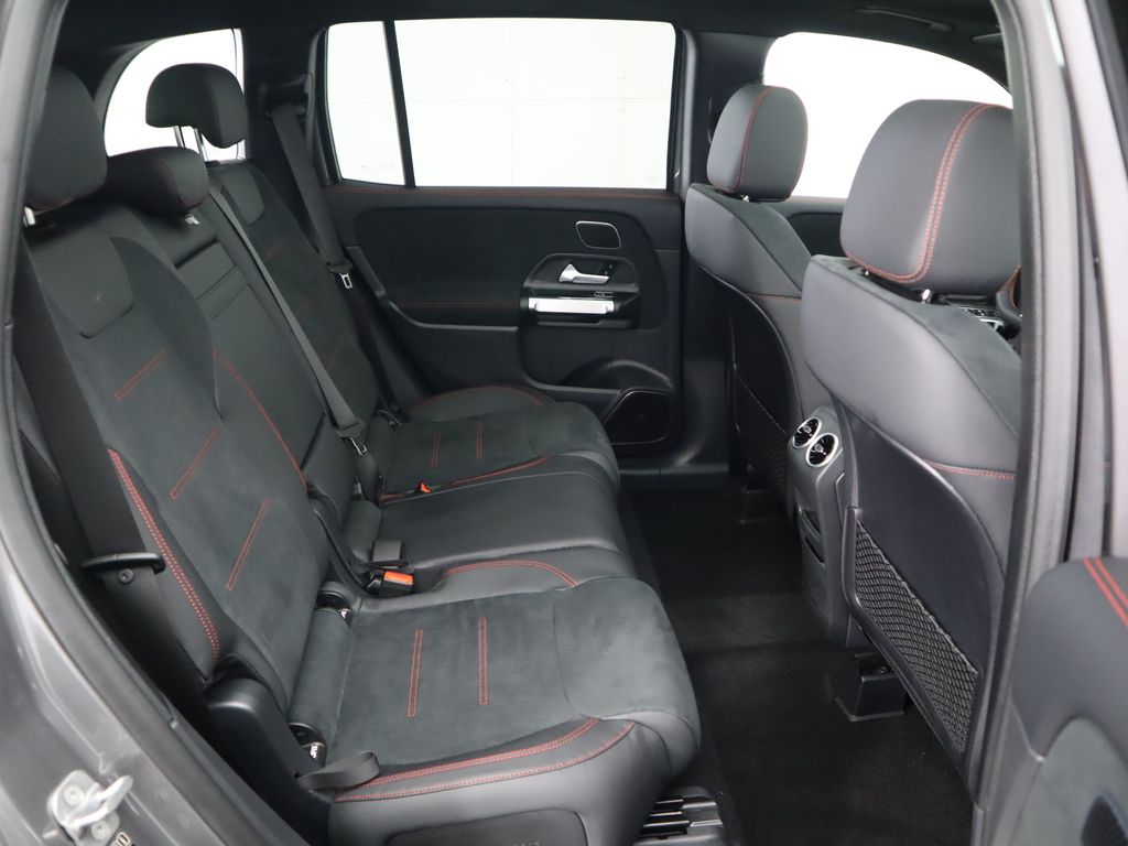 2025 Mercedes-Benz GLB 250 24