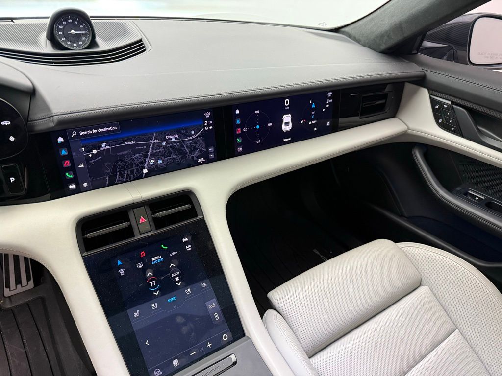 Thumbnail: 2022 Porsche Taycan - 13