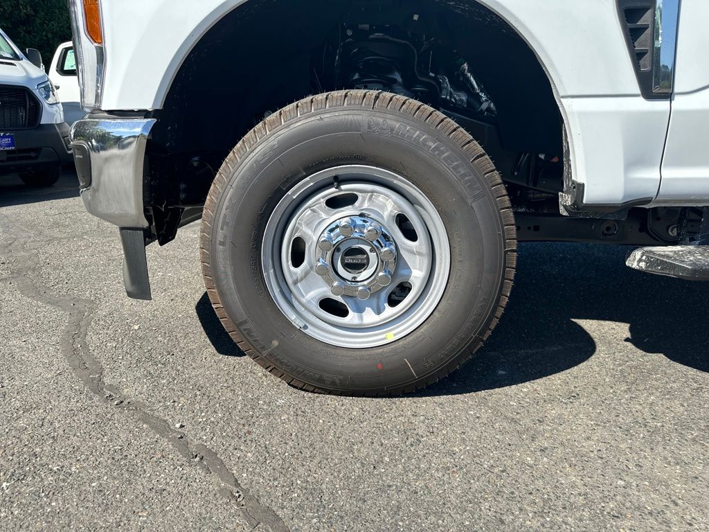 New 2026 Ford Super Duty F-250 Crew Cab 8' Box XL