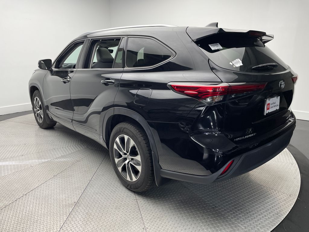 Thumbnail: 2021 Toyota Highlander - 7