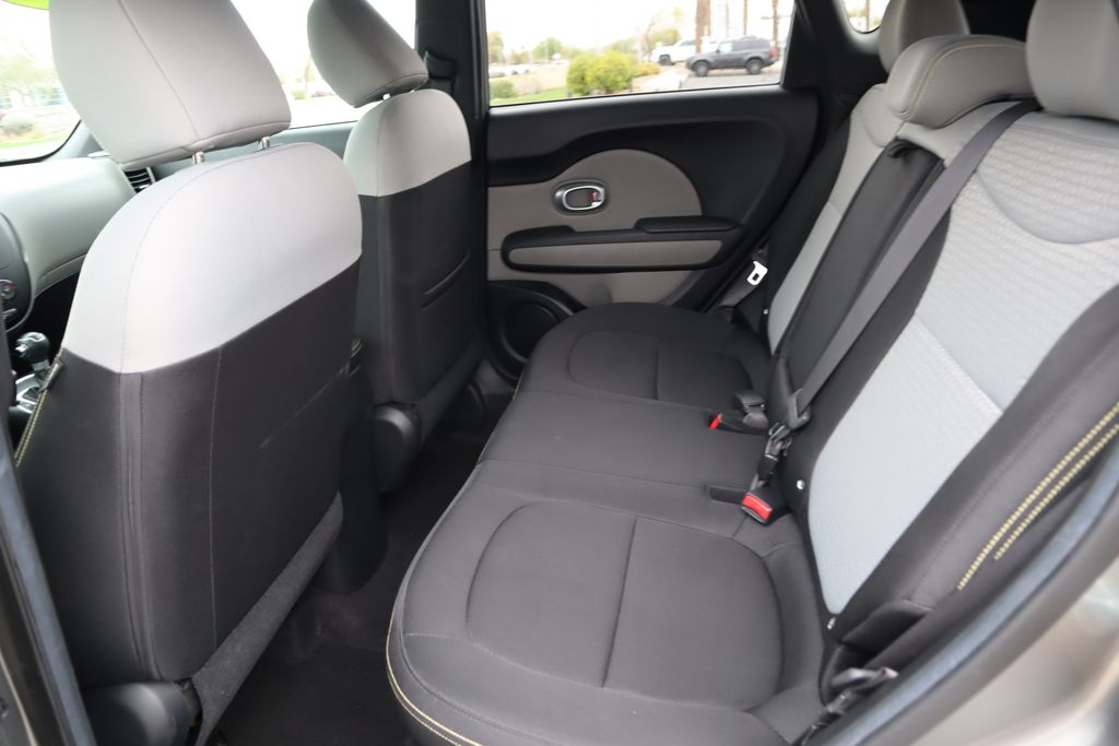 2015 Kia Soul S 19