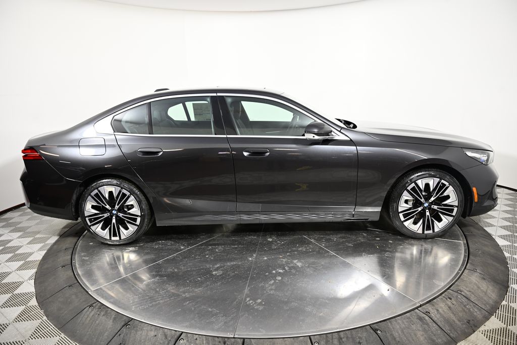 2025 BMW 5 Series 530i xDrive 6