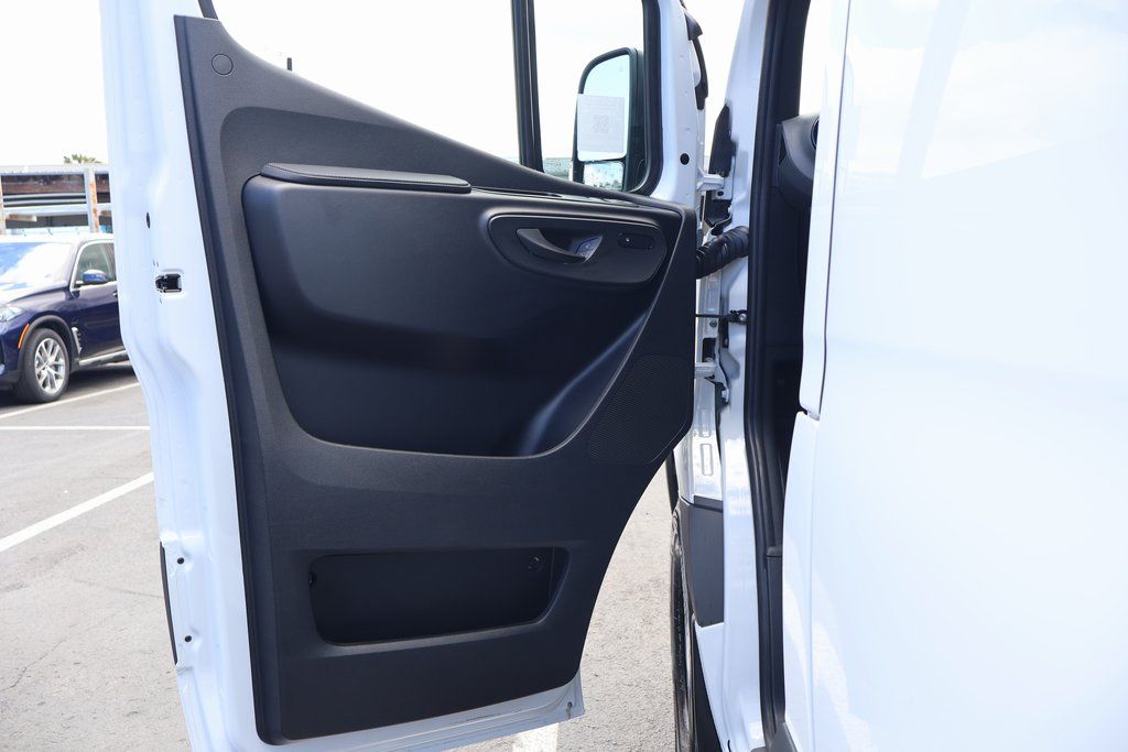 Thumbnail: 2026 Mercedes-Benz Sprinter - 7