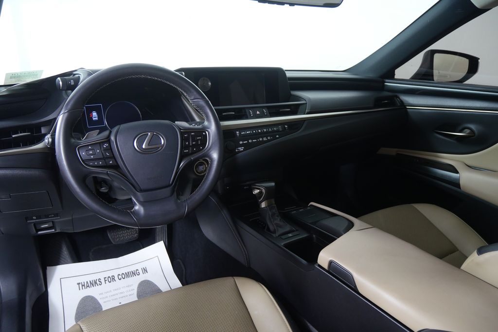 Thumbnail: 2019 Lexus ES - 16