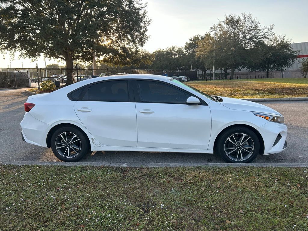 Thumbnail: 2022 Kia Forte - 6