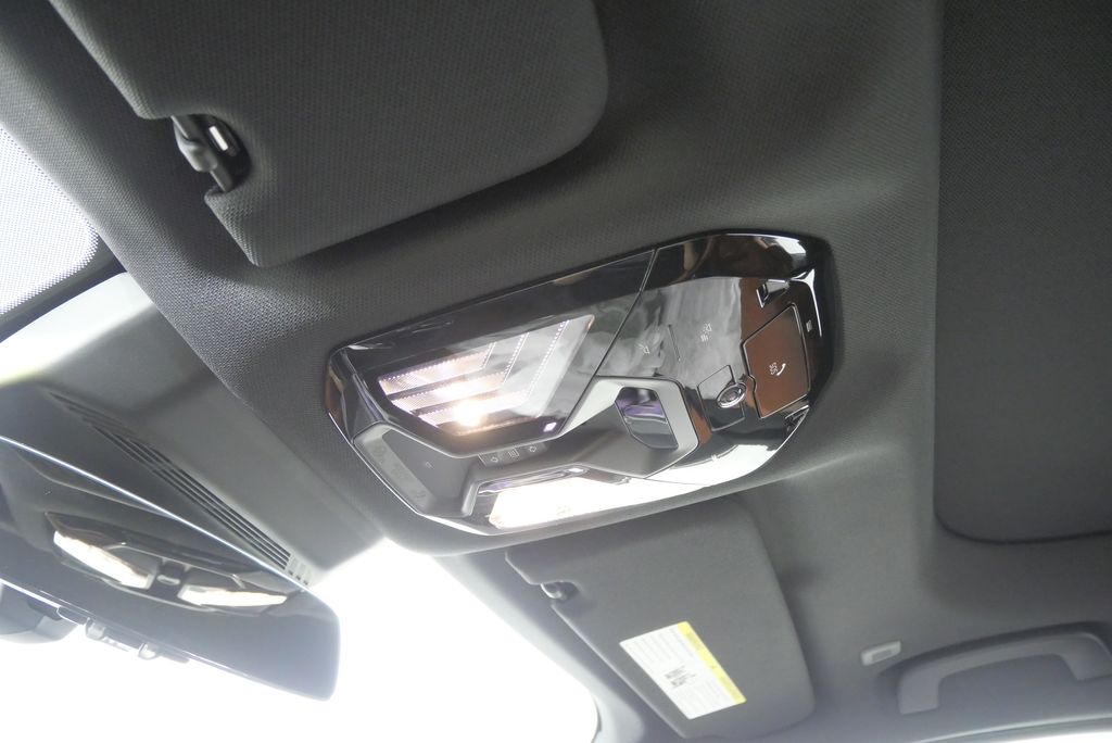 Thumbnail: 2025 BMW 7 Series - 21