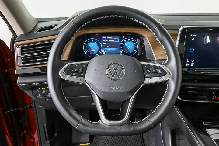 2024 Volkswagen Atlas 2.0T SE w/Technology 9