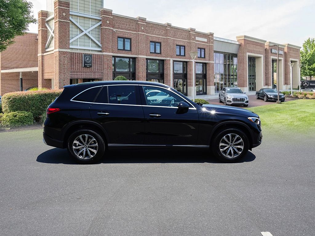 2025 Mercedes-Benz GLC 300 5