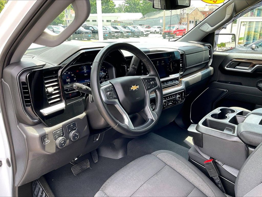 2023 Chevrolet Silverado 1500 — photo 8