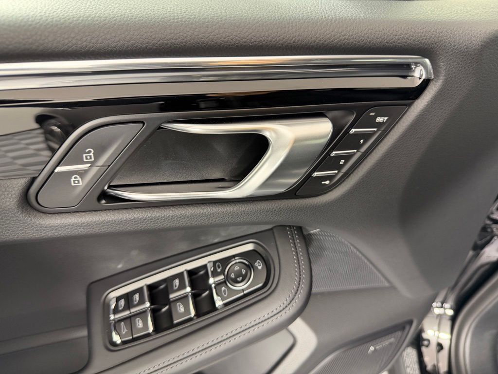 Thumbnail: 2026 Porsche Macan - 18