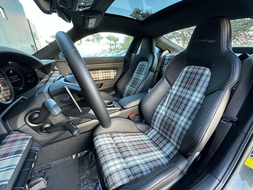 Thumbnail: 2025 Porsche 911 - 5