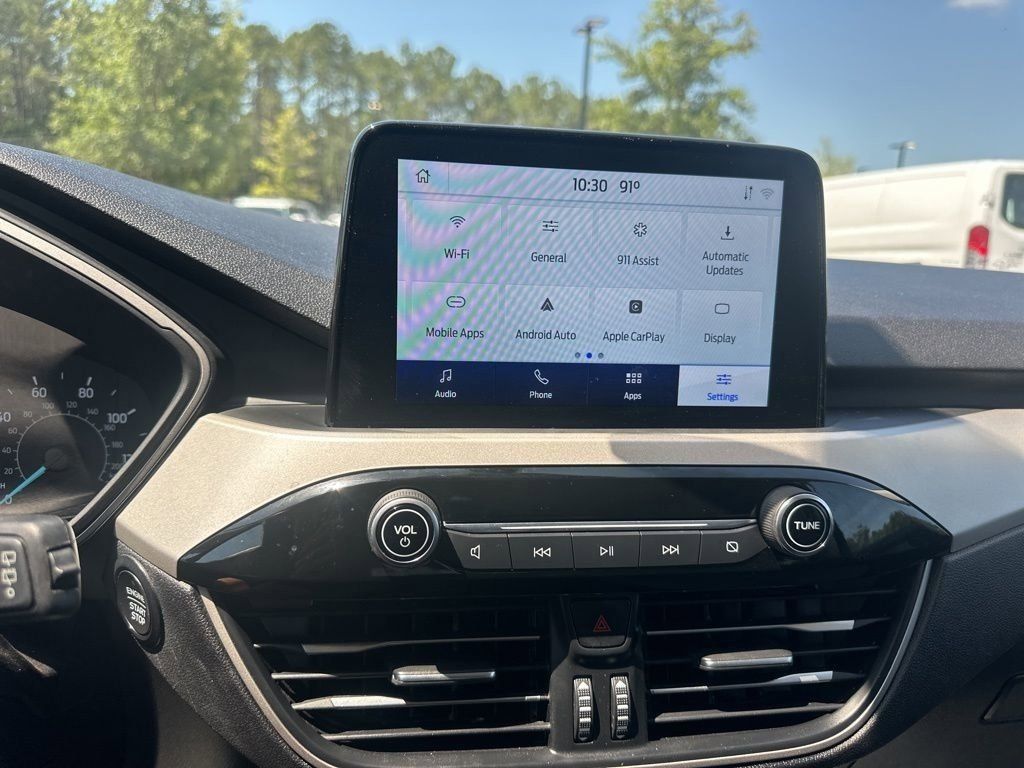 2022 Oxford White Ford Escape SE FWD SUV