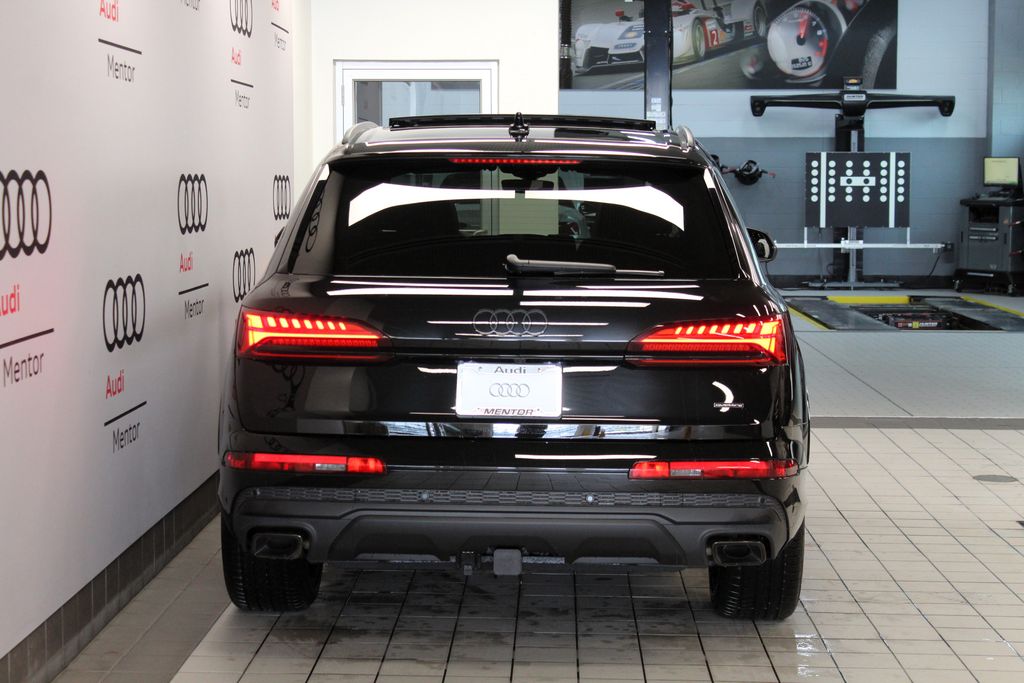 Thumbnail: 2026 Audi Q7 - 5
