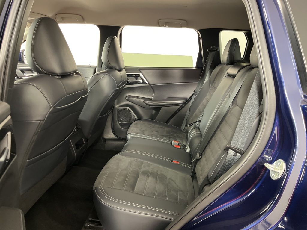 Thumbnail: 2024 Mitsubishi Outlander - 25