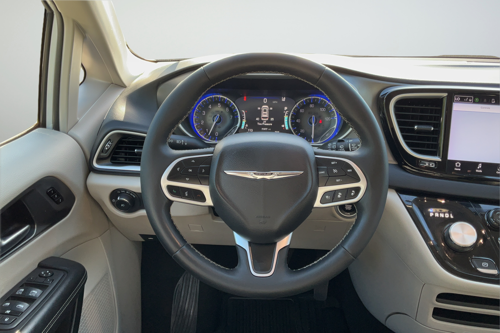 Used 2023 Chrysler Pacifica Touring L 4D Passenger Van