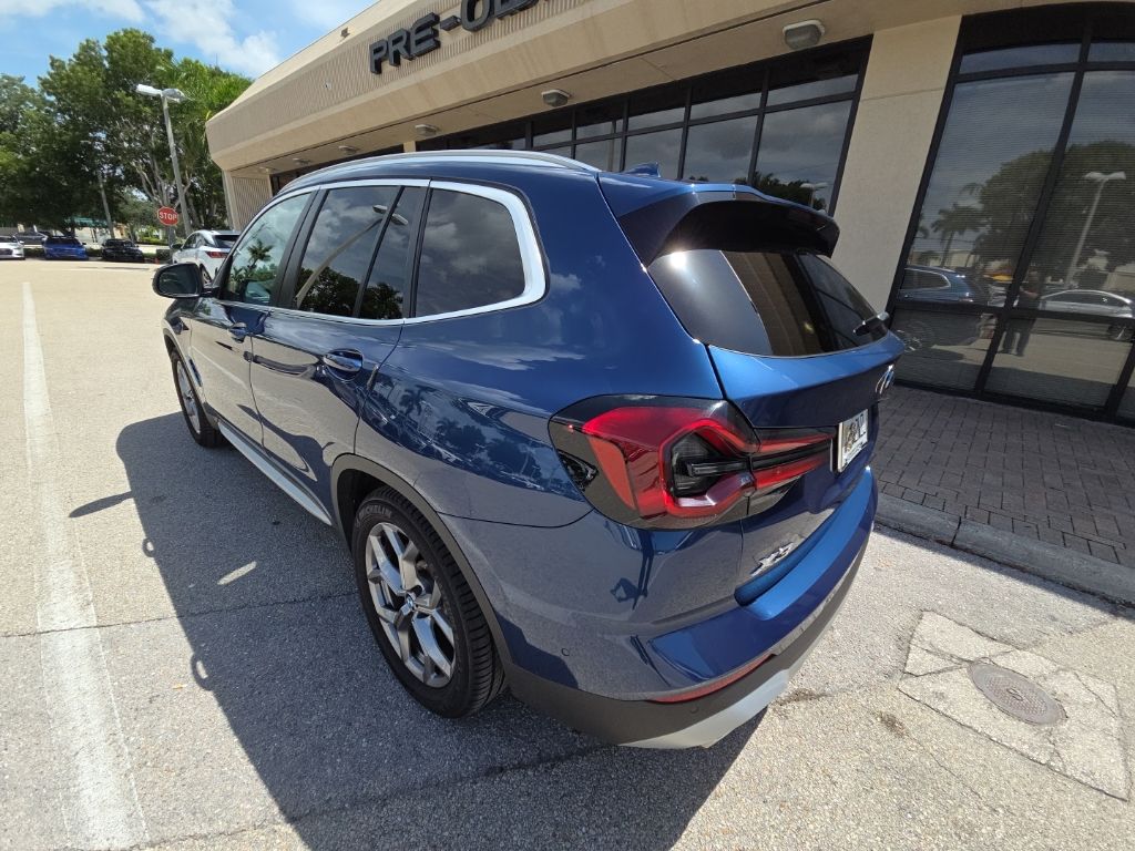 Used 2024 Blue BMW xDrive30i image 7