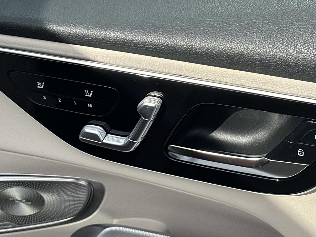 Thumbnail: 2026 Mercedes-Benz GLC - 11