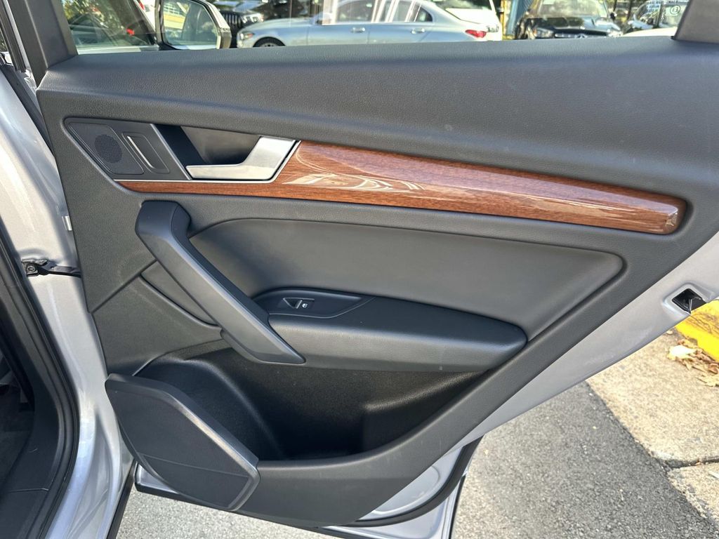 Thumbnail: 2023 Audi Q5 - 24