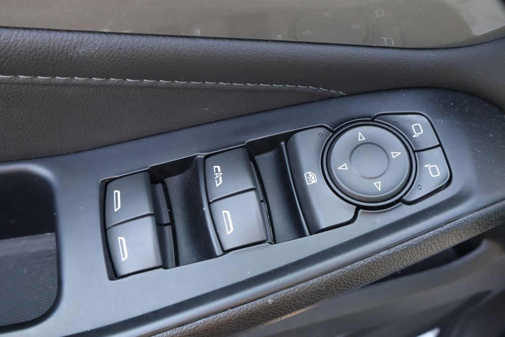 Thumbnail: 2023 Chevrolet Traverse - 12