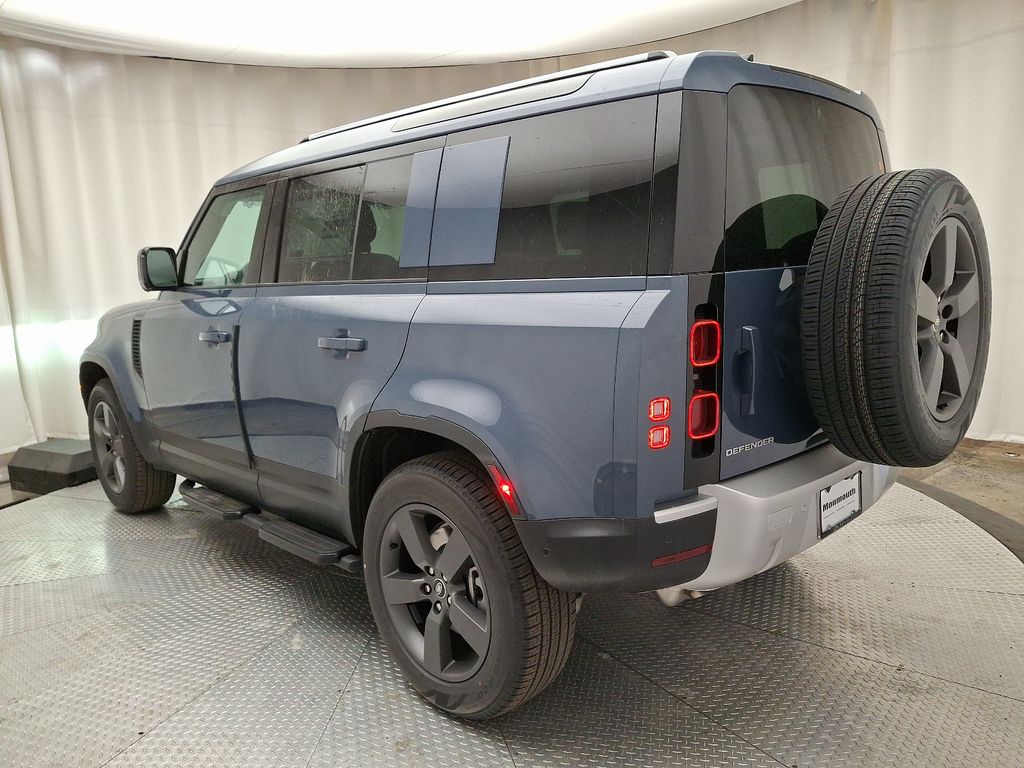 2025 Land Rover Defender 110 4