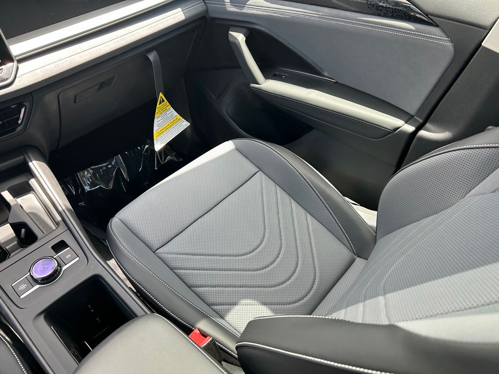 New 2026 Platinum Gray Volkswagen 2.0T SE image 10