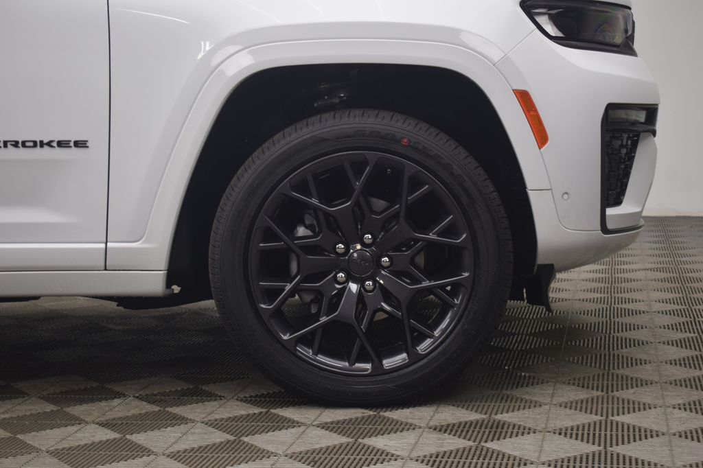 new 2026 Jeep Grand Cherokee car, priced at $61,089