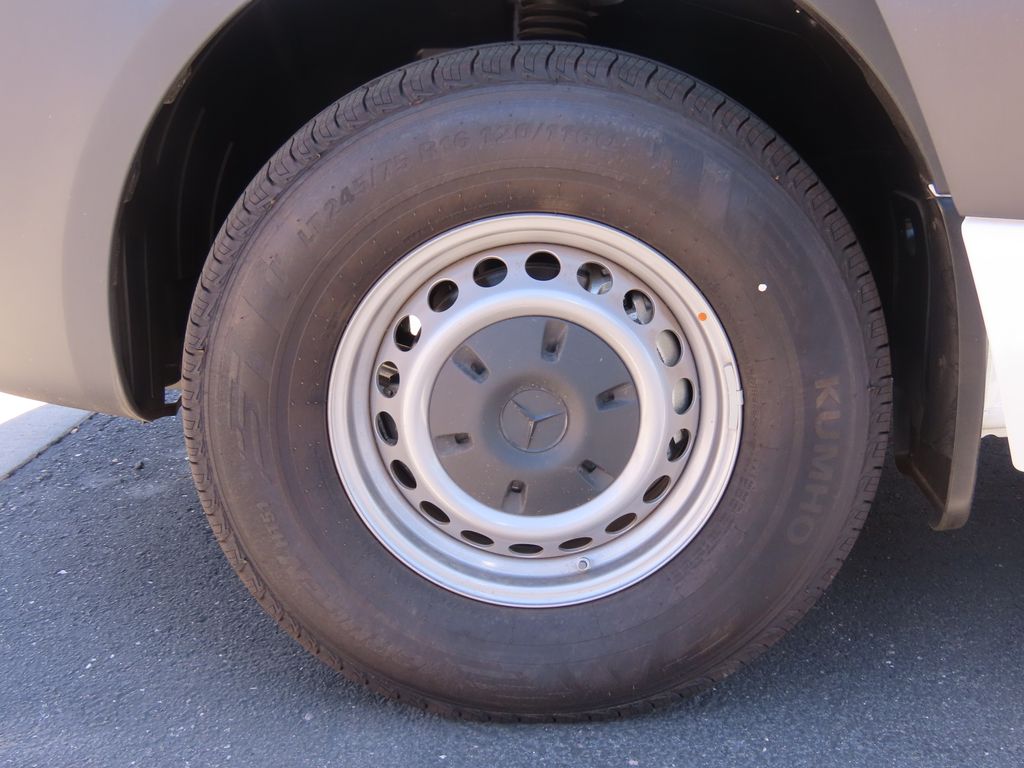 Thumbnail: 2025 Mercedes-Benz Sprinter - 32