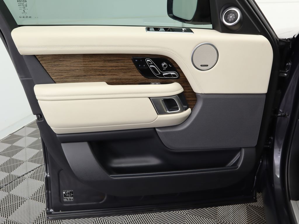 Thumbnail: 2022 Land Rover Range Rover - 24