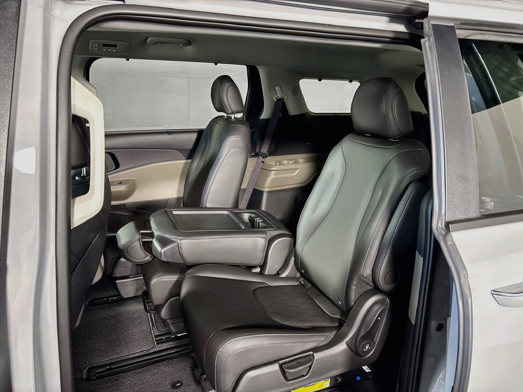 2027 Kia Carnival Hybrid EX