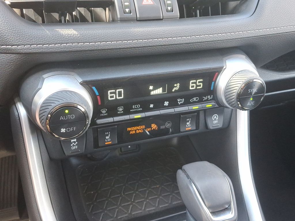2022 Toyota RAV4 XLE Premium 17