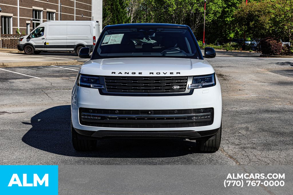 Used 2023 White Land Rover SE image 11