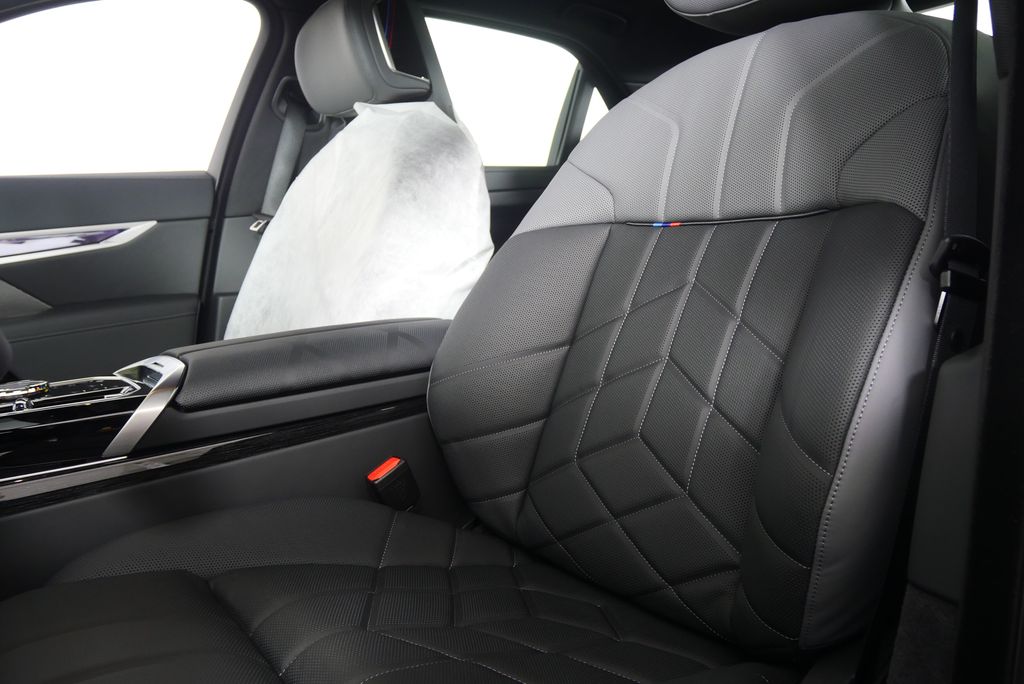 2025 BMW 7 Series 760i xDrive 11