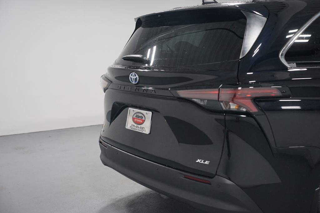 Thumbnail: 2025 Toyota Sienna - 9