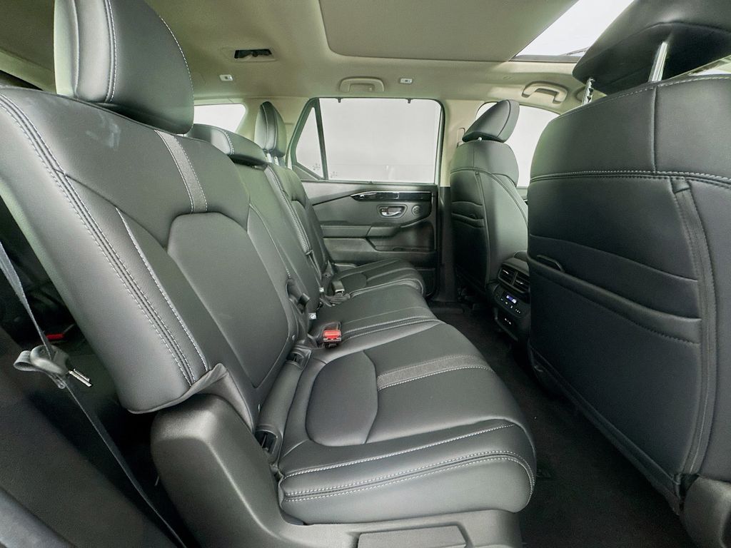 New Car 2025 Honda Pilot  Touring For Sale Under $50,000 In Austin, Texas