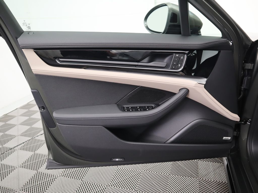 Thumbnail: 2025 Porsche Panamera - 27