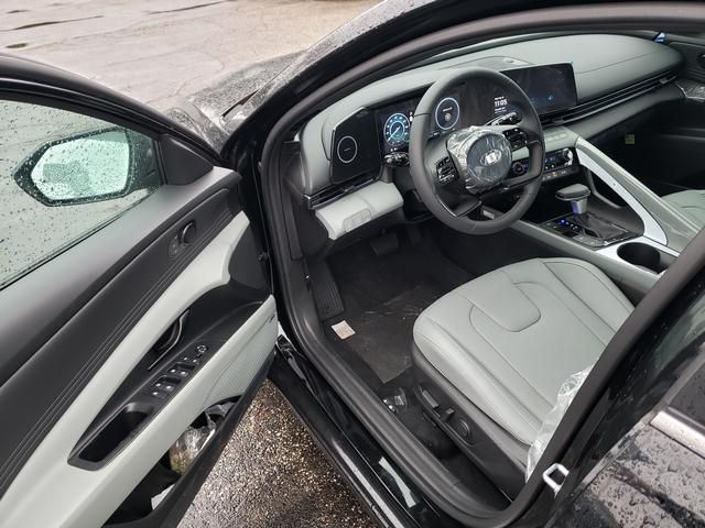 new 2025 Hyundai Elantra Hybrid car, priced at $31,580