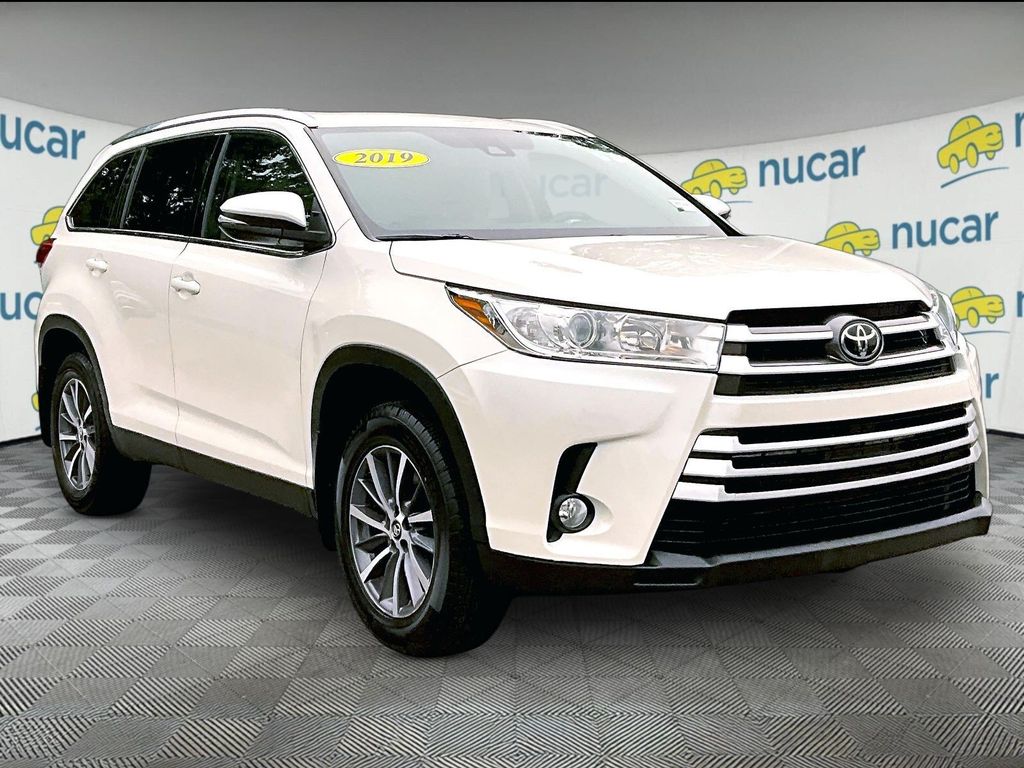 White (Blizzard Pearl) 2019 Toyota Highlander SUV / Crossover All-Wheel Drive 8-Speed Automatic